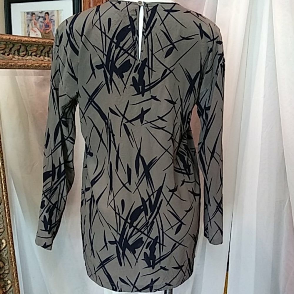Krizia. 100% silk top  - Picture 5 of 12